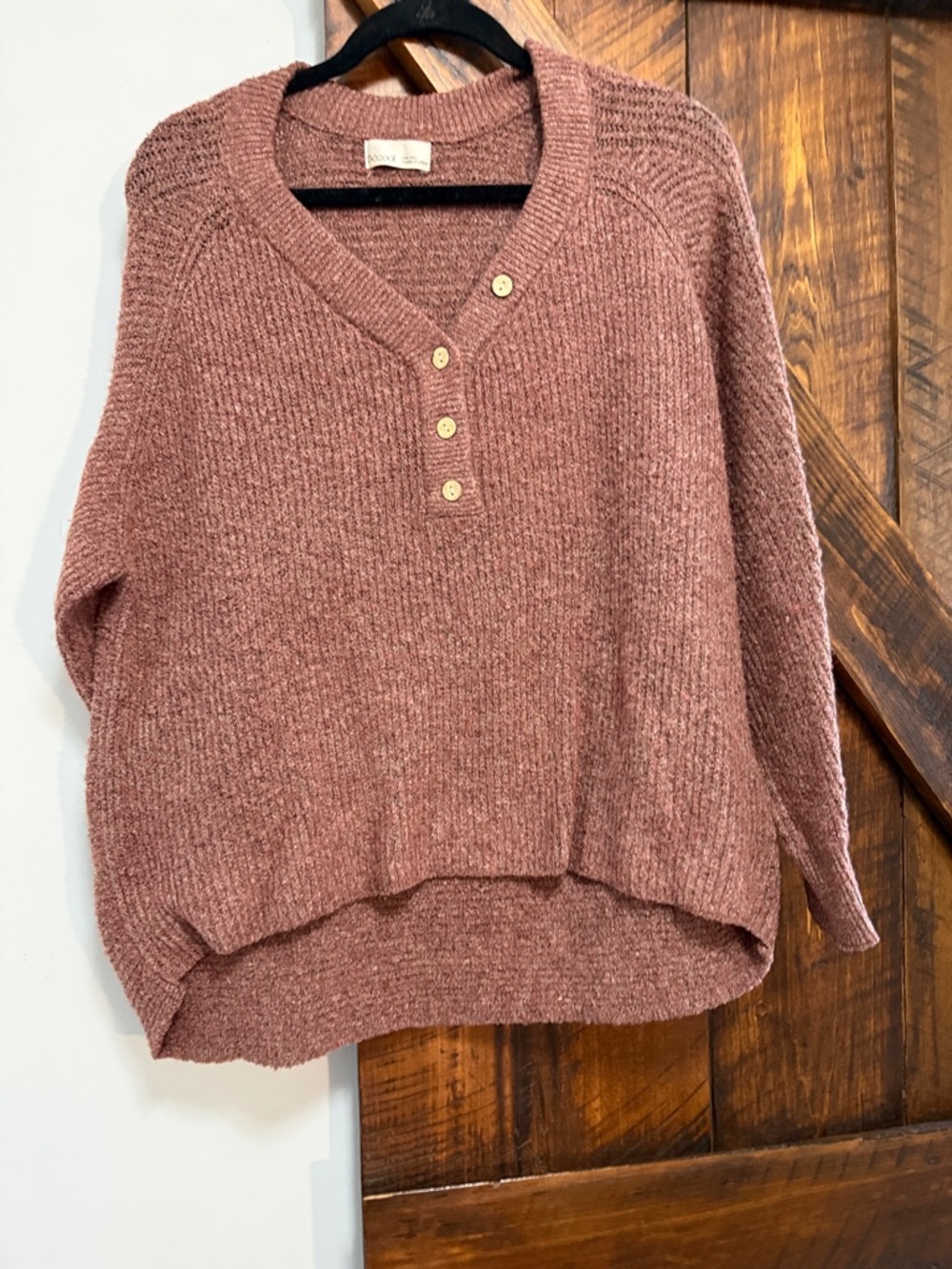 BE COOL Womens V-Neck Button Pullover Sweater - Dusty Rose